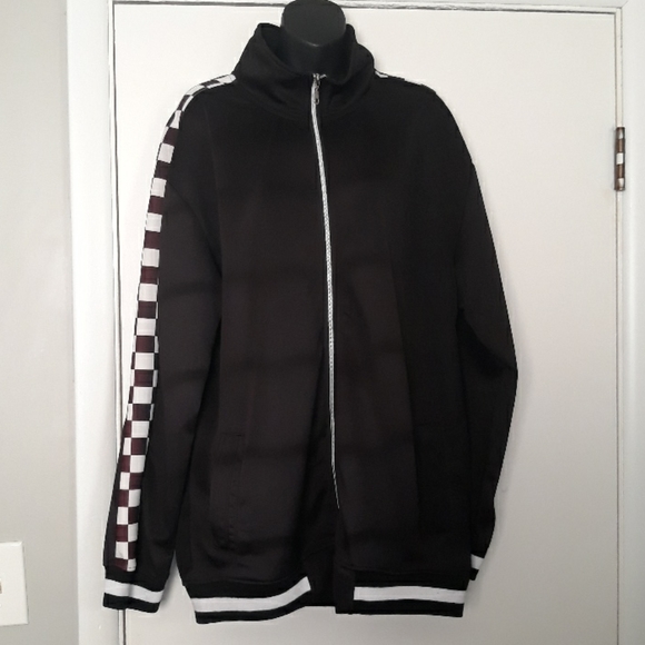 Track 🧥 Jacket - Picture 2 of 5